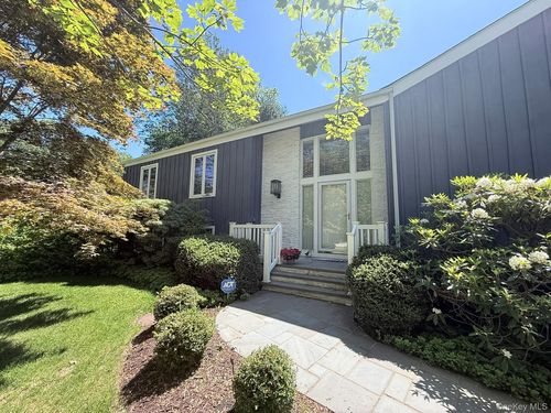95 Linda Ln W, Riverhead, NY, 11901-6309 | Card Image