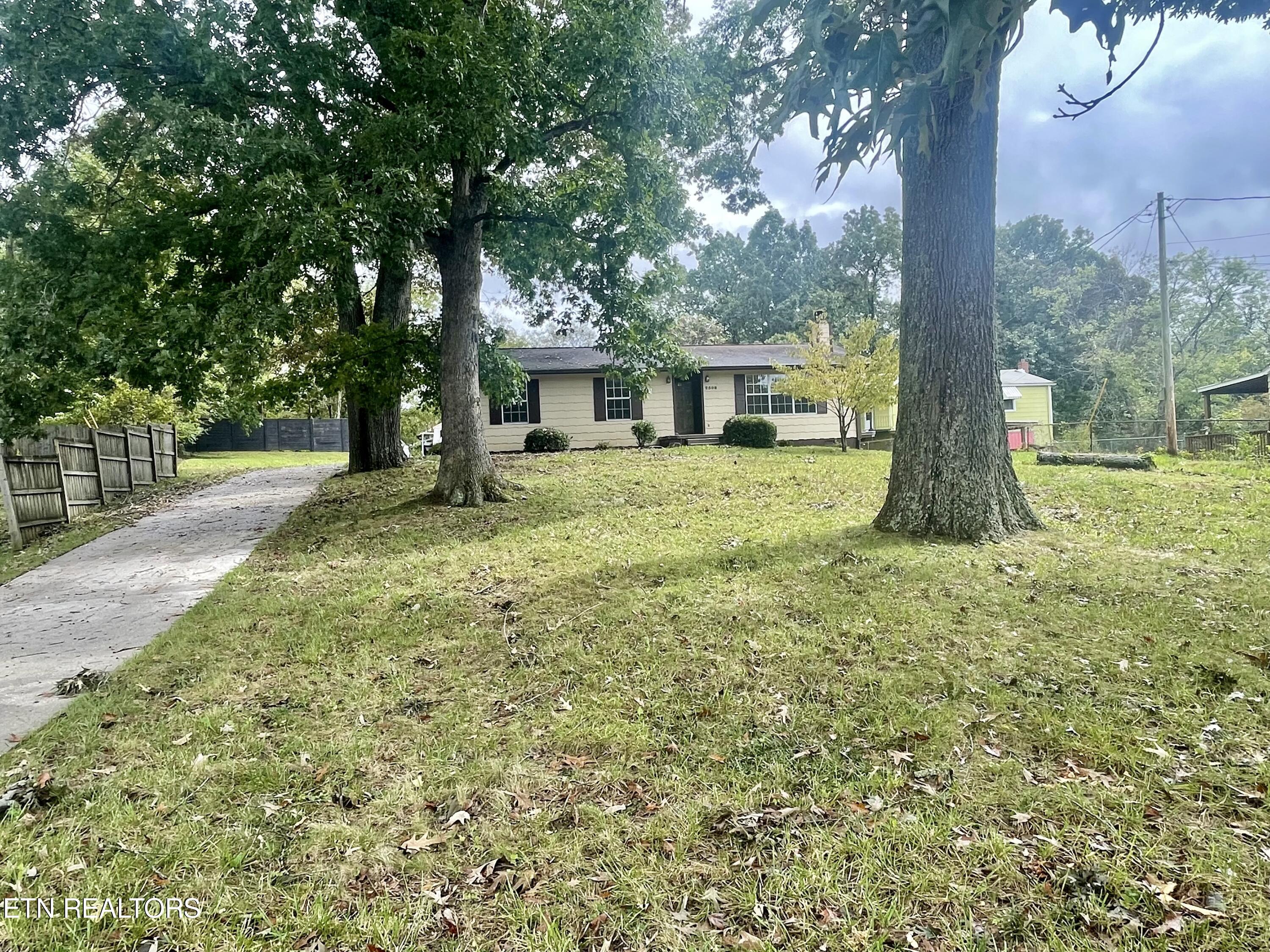Fisher Pl, Knoxville, TN 37920