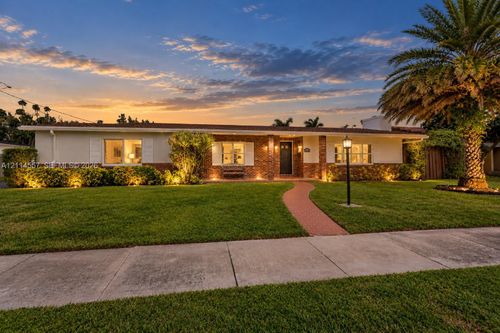 9261 Sw 88th Ter, Miami, FL, 33176-2001 | Card Image