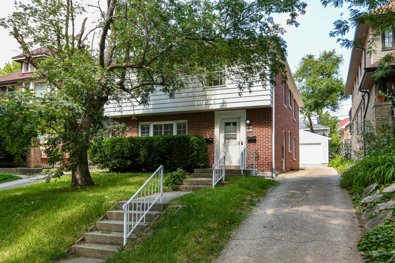 Menlo Bl & 1626 , Shorewood, WI 53211