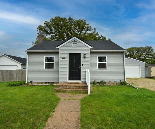 705 1st Ave Se, Pine Island, MN, 55963-9152 | Card Image