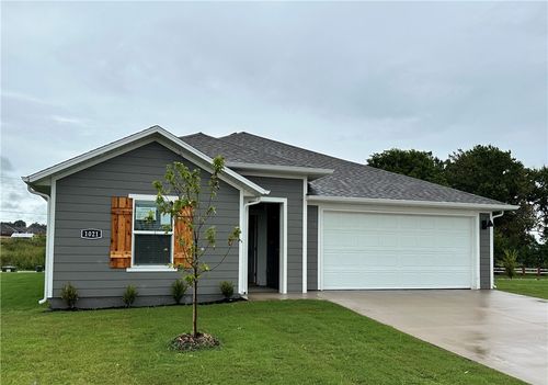 901 Sagely St, Prairie Grove, AR, 72753-3189 | Card Image