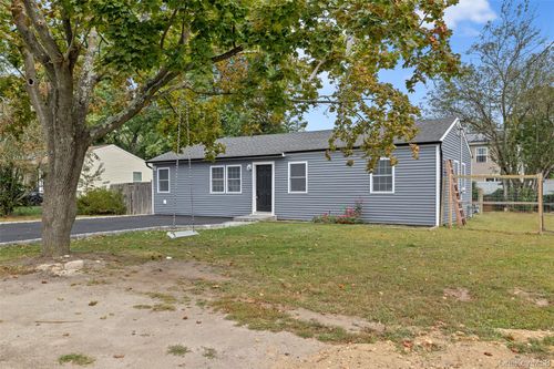 635 Provost Ave, Bellport, NY, 11713-1656 | Card Image