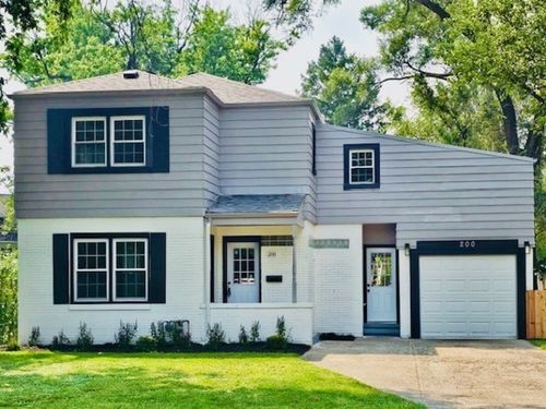 200 S Delaplaine Rd, Riverside, IL, 60546-2374 | Card Image