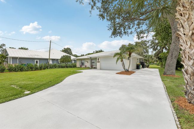 9830 Oak Trl, House other with 3 bedrooms, 3 bathrooms and null parking in Sebastian FL | Image 46