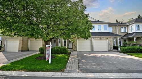 28 Heathcliffe Sq, Brampton, ON, L6S5P7 | Card Image