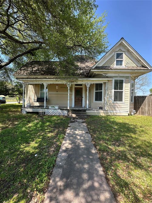 1045 8th St, Hempstead, TX, 77445-5355 | Card Image
