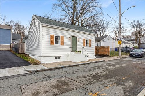 27 Padelford St, Providence, RI, 02906-1713 | Card Image