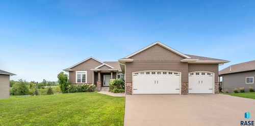 413 E 77th St Street, Sioux Falls, SD, 57108 | Card Image