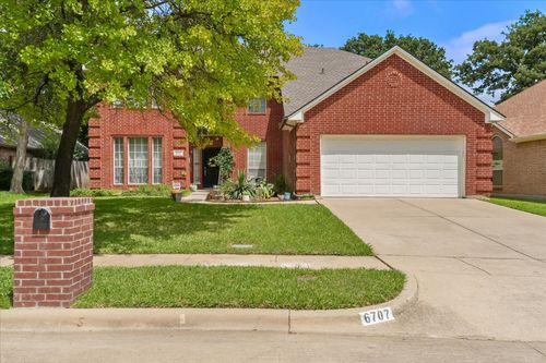 6707 Forest Park Dr, Arlington, TX, 76001-8403 | Card Image