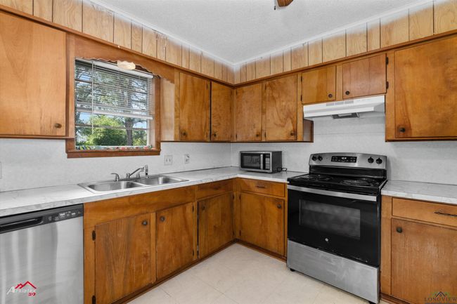 711 Comer St, House other with 3 bedrooms, 2 bathrooms and null parking in Carthage TX | Image 7