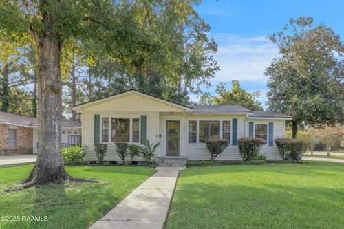 612 Victory Dr, New Iberia, LA, 70563-1945 | Card Image
