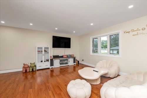 27 Heron Ln, Commack, NY, 11725-4924 | Card Image