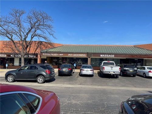 12106 W 87th Street Pkwy, Lenexa, KS, 66215-2810 | Card Image
