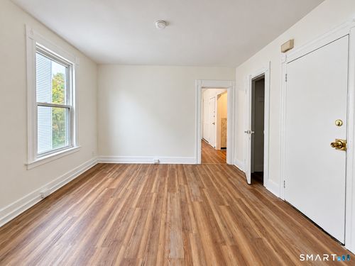 2l-241 W Ivy St, New Haven, CT, 06511-1768 | Card Image