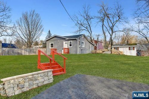 14 Harvey Rd, Hewitt, NJ, 07421-3861 | Card Image