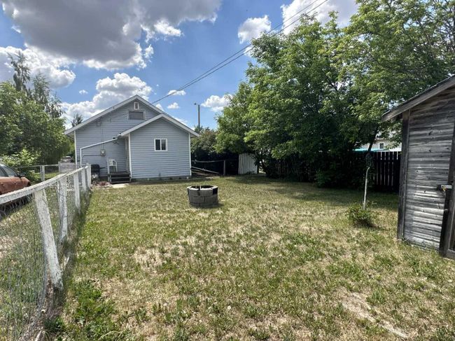 202 3 Avenue E, Home with 2 bedrooms, 1 bathrooms and 4 parking in Hanna AB | Image 5
