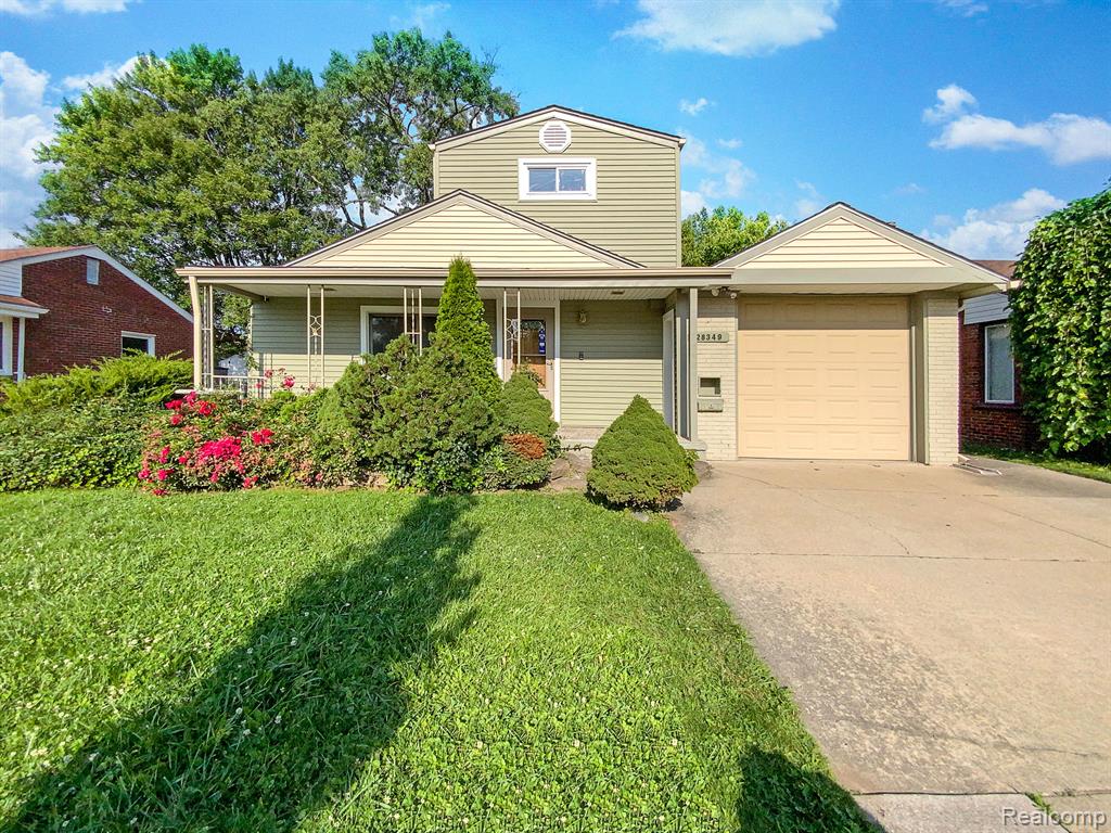 Edward St, Roseville, MI 48066