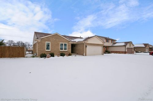 11415 Brougham Dr, Sterling Heights, MI, 48312-3707 | Card Image