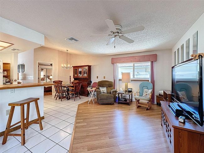family room | Image 17