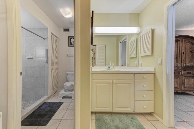597 Lakeside Dr, Condo with 2 bedrooms, 2 bathrooms and null parking in BRADENTON FL | Image 22