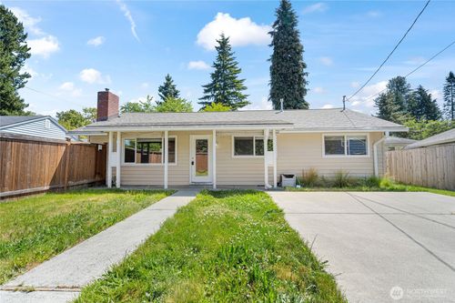 17004 11th Ave Ne, Shoreline, WA, 98155-5110 | Card Image