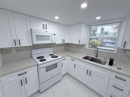 e218-9365 Fontainebleau Blvd, Miami, FL, 33172 | Card Image