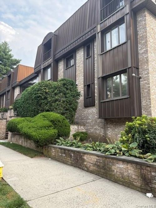 6-130 S. Middle Neck Road, North Hempstead, NY, 11021 | Card Image