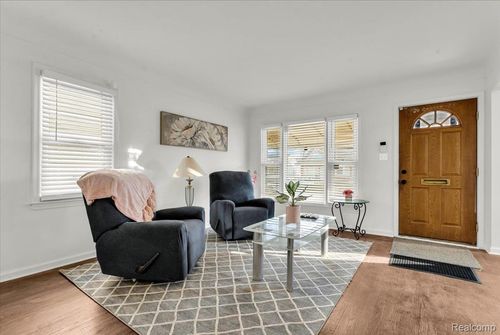 19440 Sawyer St, Detroit, MI, 48228-3330 | Card Image