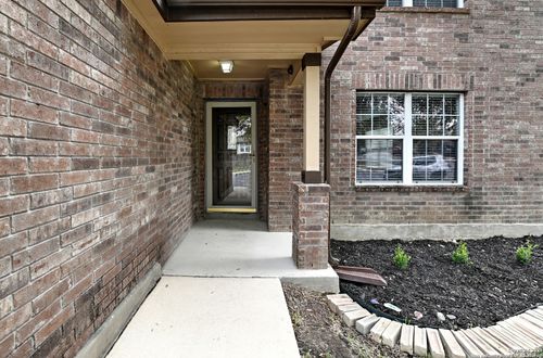 9910 Shawnee Blf, Converse, TX, 78109-2328 | Card Image