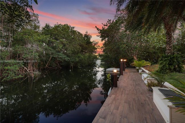 7233 Los Pinos Blvd, House other with 5 bedrooms, 6 bathrooms and null parking in Coral Gables FL | Image 48