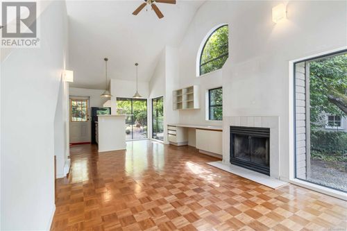 2087 Byron St, Victoria, BC, V8R1L8 | Card Image