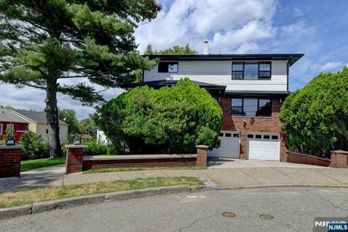 853 Elizabeth St, Ridgefield, NJ, 07657-2540 | Card Image