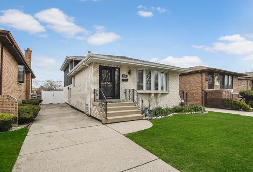 6145 Knox Ave, Chicago, IL, 60629-5423 | Card Image