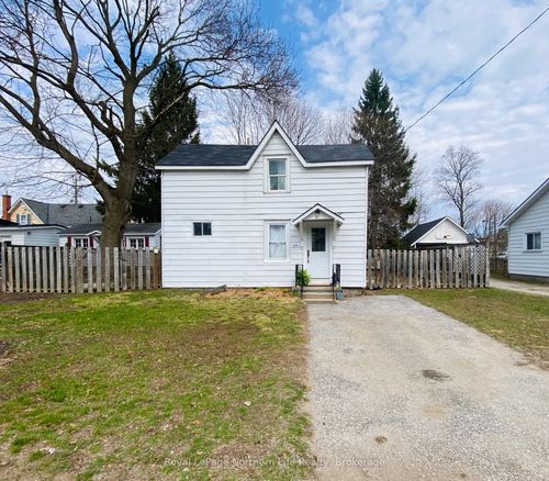 630 1st St S, Gravenhurst, ON, P1P1K1 | Card Image