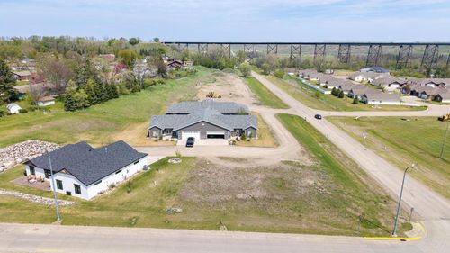 460 12 1/2 St Ne, Valley City, ND, 58072-2842 | Card Image