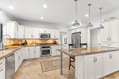 19265 E Saint Andrews Dr, Hialeah, FL, 33015-2317 | Card Image