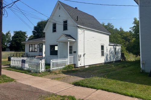 20 Park St, Amherst, NS, B4H2R1 | Card Image