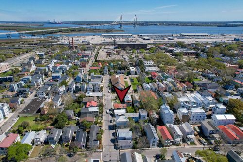 13 Line St, Charleston, SC, 29403-5571 | Card Image