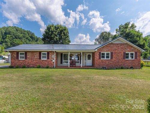10 Estes Dr, Waynesville, NC, 28786-2246 | Card Image