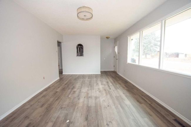 2623 17 Avenue Se, Home with 3 bedrooms, 1 bathrooms and 1 parking in Medicine Hat AB | Image 2