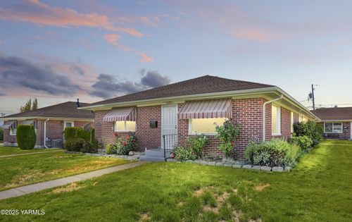 208 N 41st Ave, Yakima, WA, 98908-2901 | Card Image