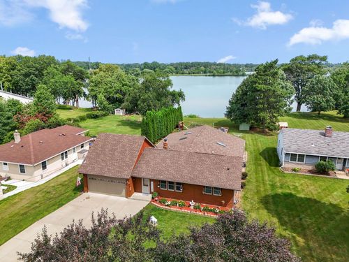 1911 County Road F E, White Bear Lake, MN, 55110-3843 | Card Image