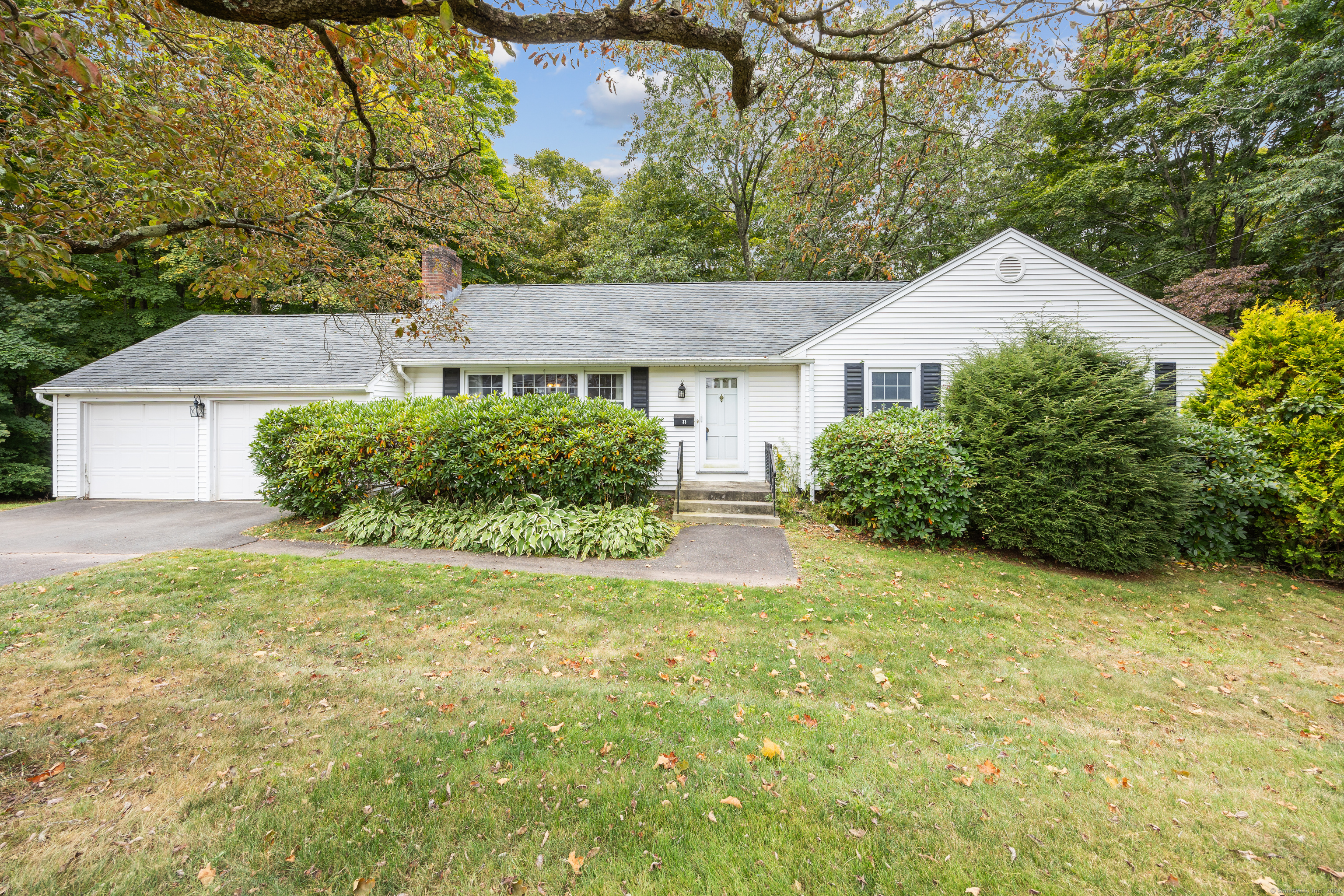Glenbrook Dr, Cheshire, CT 06410
