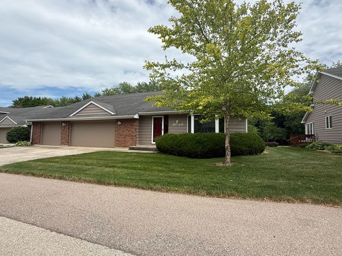 3030-3030 Fairway Oaks Dr, Dekalb, IL, 60115-4924 | Card Image