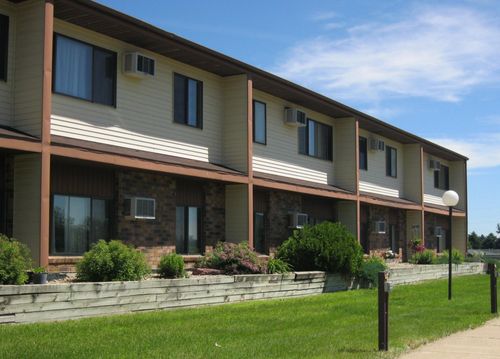 apt-13-602 E Warren St, Luverne, MN, 56156-1940 | Card Image