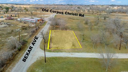 210 Bexar Ave, Elmendorf, TX, 78112 | Card Image