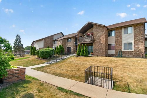 9034 W Lisbon Avenue, Milwaukee, WI, 53222 | Card Image