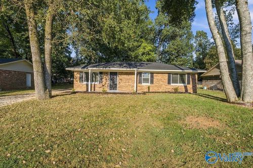 6215 Belgrade Dr Nw, Huntsville, AL, 35810-1507 | Card Image