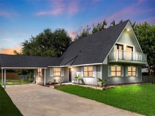 305 Johnson Ave, Palacios, TX, 77465 | Card Image